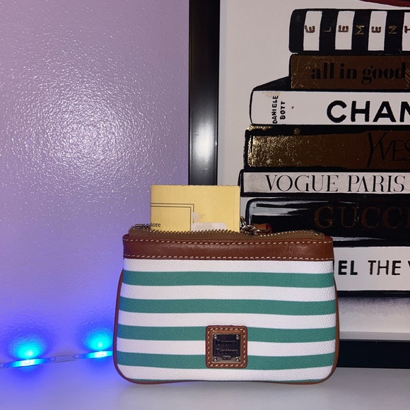 Dooney & Bourke Wristlet, NWT. - Picture 3 of 4